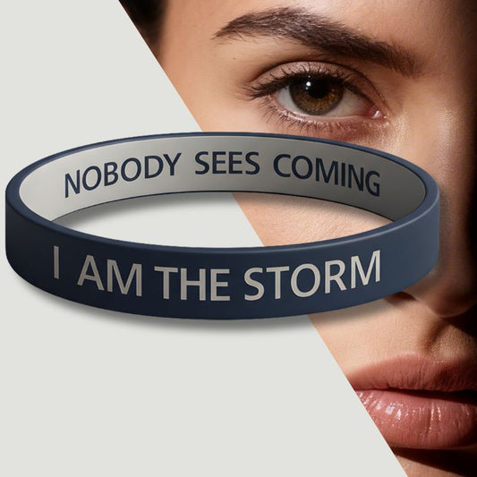Die Unaufhaltsame: I AM THE STORM - NOBODY SEES COMING